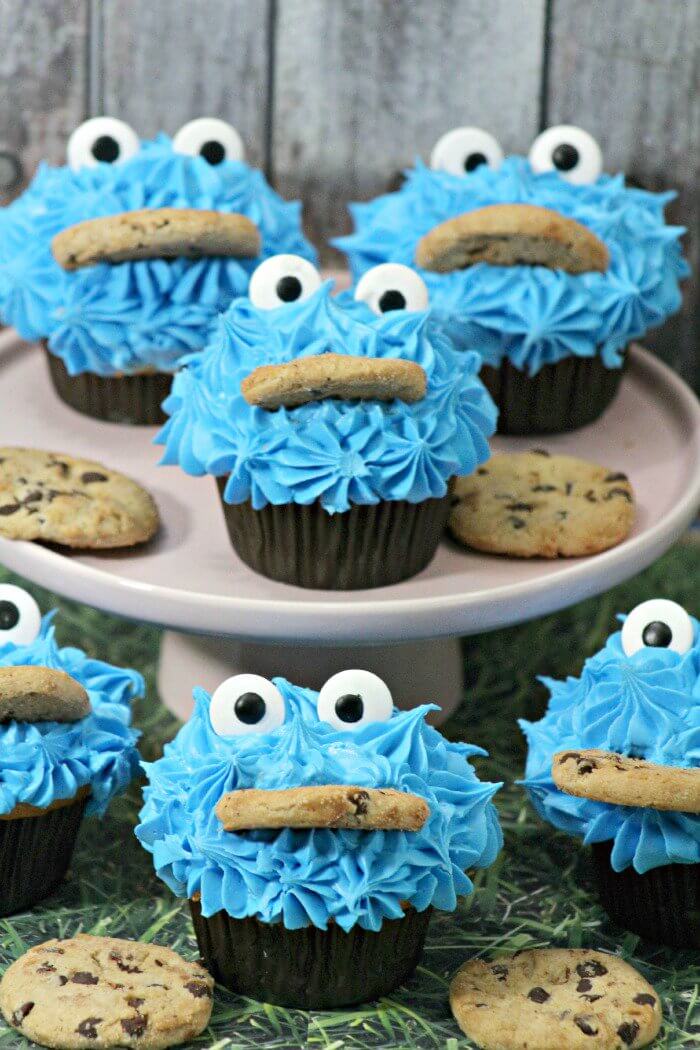 birthday party ideas, Sesame Stree party ideas, Cookie Monster Cupcakes
