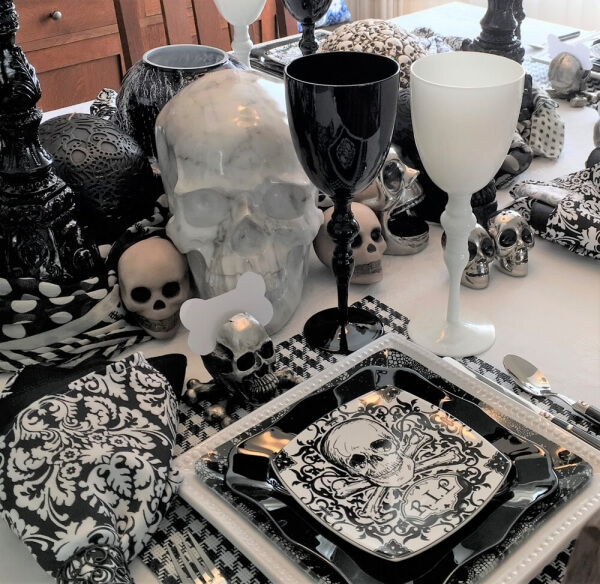 halloween table scapes