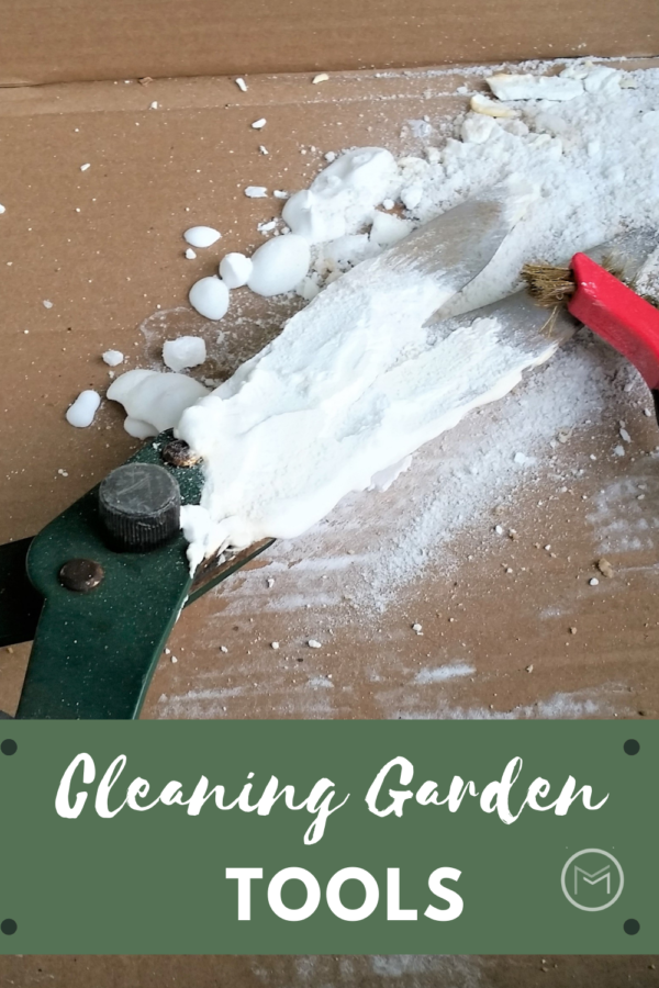 cleaning garden hand tools