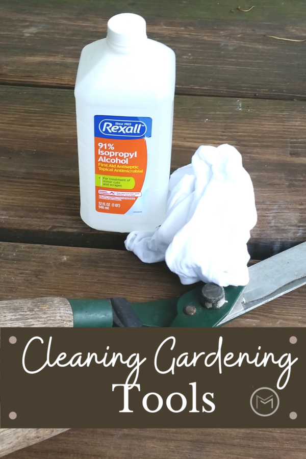 cleaning garden hand tools